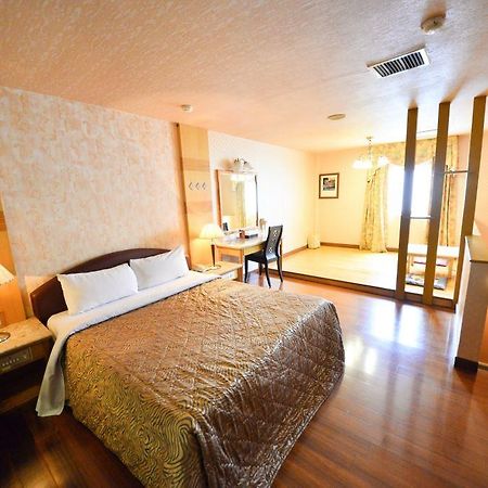 Paiwei Motel Tainan Dış mekan fotoğraf